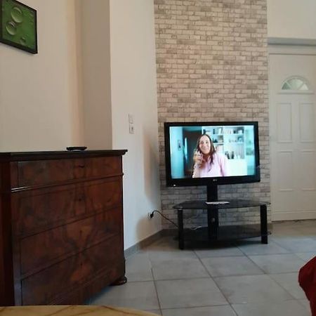 Confortable En Hyper Centre Parking Gratuit Dans La Rue Acces Avec Boite A Clee Apartment Castres  Exterior photo